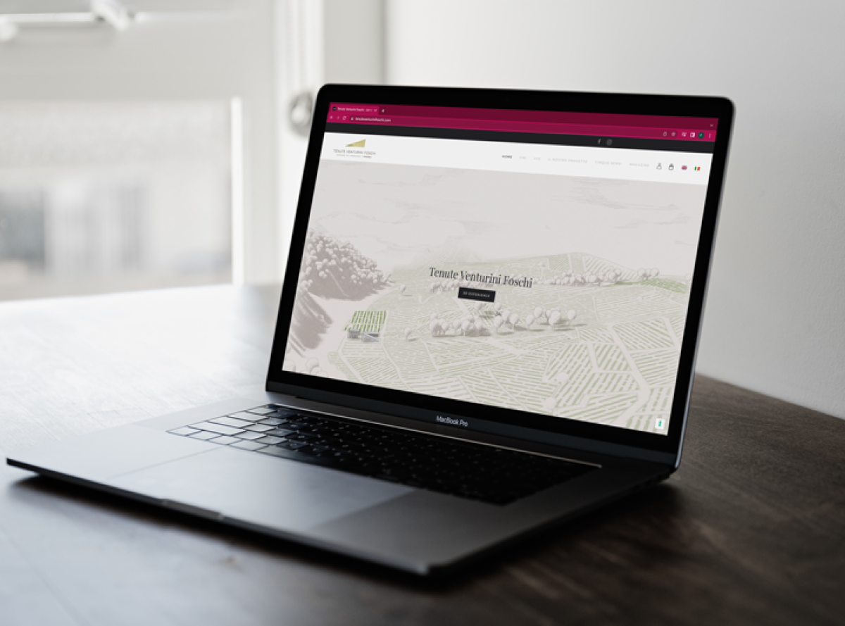 Laptop con l'anteprima dell'home page di Tenute Venturini Foschi